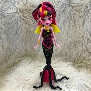 Monster High DRACULAURA ‘Great Scarrier Reef’